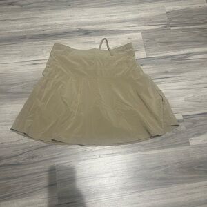 Athleta skirt sz 6 with built in shorts